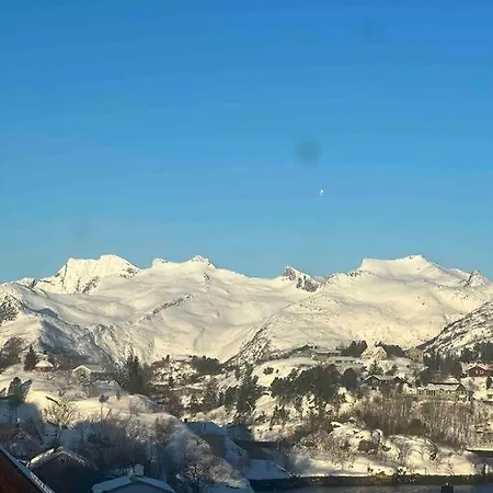 Apartman Leilighet Med Egen Uteplass Og Utsikt. Parkering.