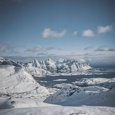 Leilighet Med Egen Uteplass Og Utsikt. Parkering. Svolvær