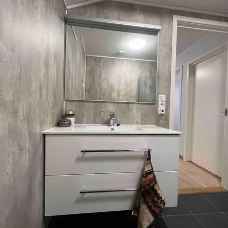 Apartment Leilighet Med Egen Uteplass Og Utsikt. Parkering. Svolvaer