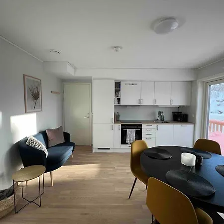 Leilighet Med Egen Uteplass Og Utsikt. Parkering. Apartamento