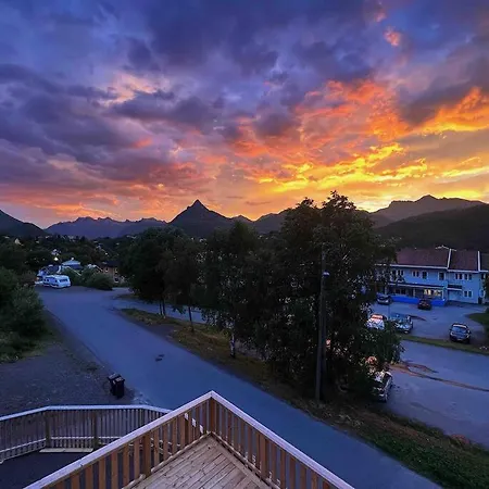 Leilighet Med Egen Uteplass Og Utsikt. Parkering. Svolvaer