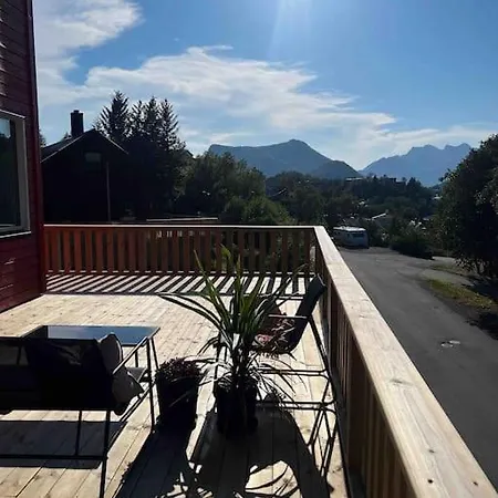 Leilighet Med Egen Uteplass Og Utsikt. Parkering. Apartamento *