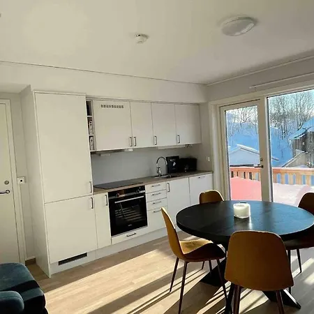 Apartment Leilighet Med Egen Uteplass Og Utsikt. Parkering. Svolvaer