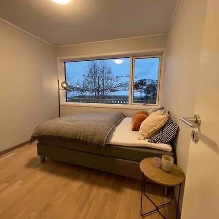 Leilighet Med Egen Uteplass Og Utsikt. Parkering. Apartamento *