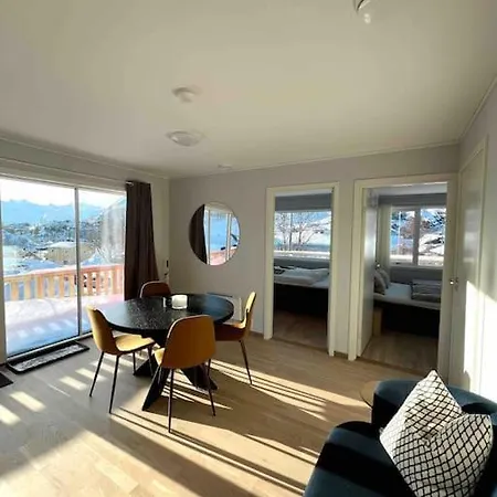 Leilighet Med Egen Uteplass Og Utsikt. Parkering. Apartamento Svolvær
